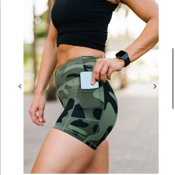 ZYIA Camo Light n Tight Pocket Hustle Shorts (XS) - Picture 8 of 11